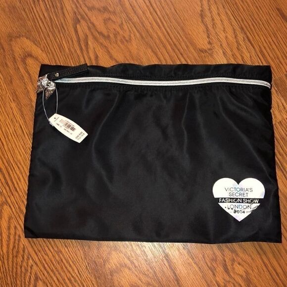 Victoria’s Secret | NEW Fashion Show Zipper Pouch - Picture 1 of 4